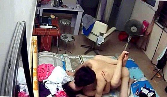 порно охранник наказал за кражу видео
