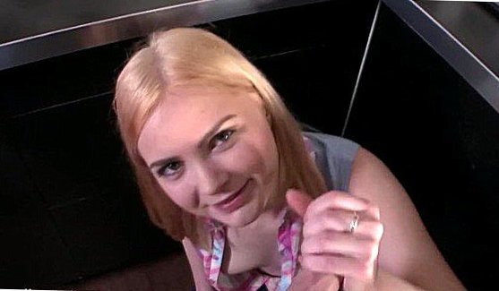 порно дочка привела парня домой