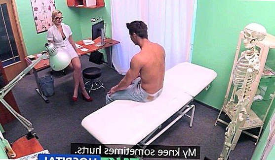 смотреть порно лижет пизду спящей