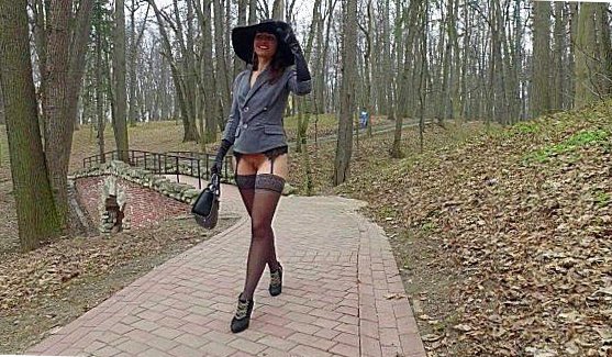 девушка берет в рот порно