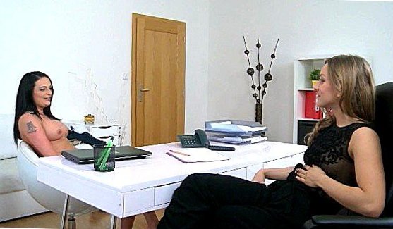 порно связанная в офисе