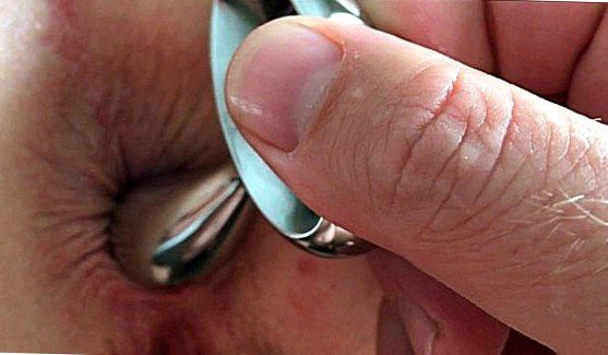грудастая глотает сперму порно